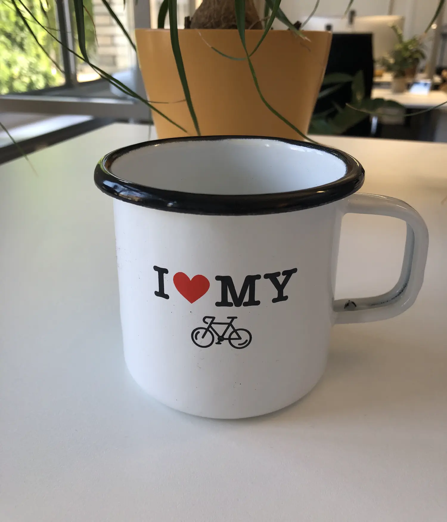 Kaffee Becher mit der Aufschrift 'I love my bike'